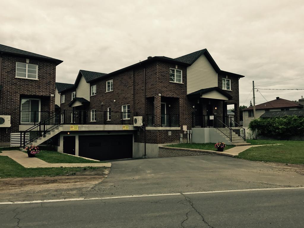 Luxury Two Story Villa Unit D Laval Exterior photo