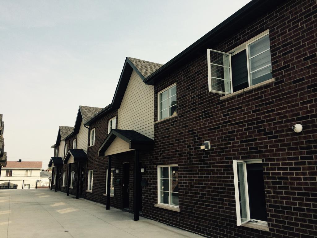 Luxury Two Story Villa Unit D Laval Exterior photo