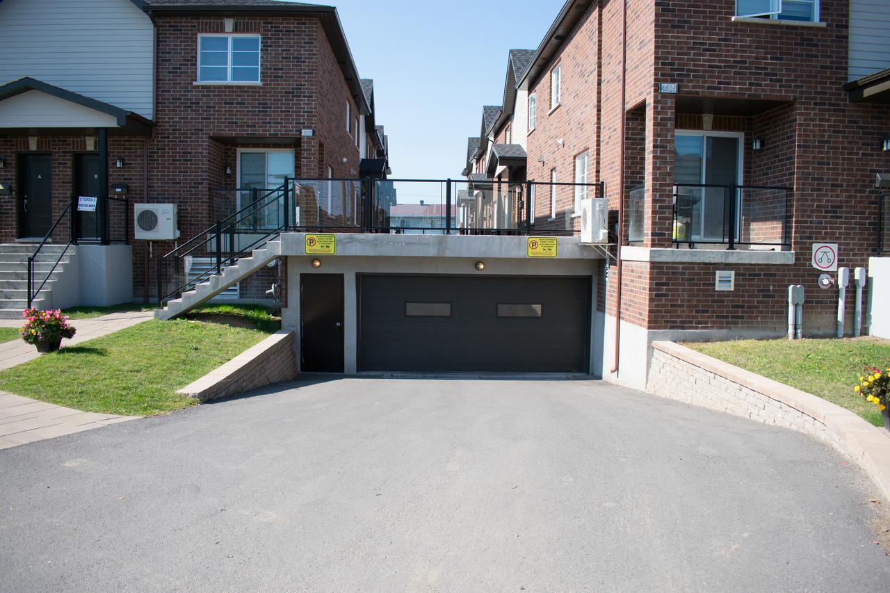 Luxury Two Story Villa Unit D Laval Exterior photo
